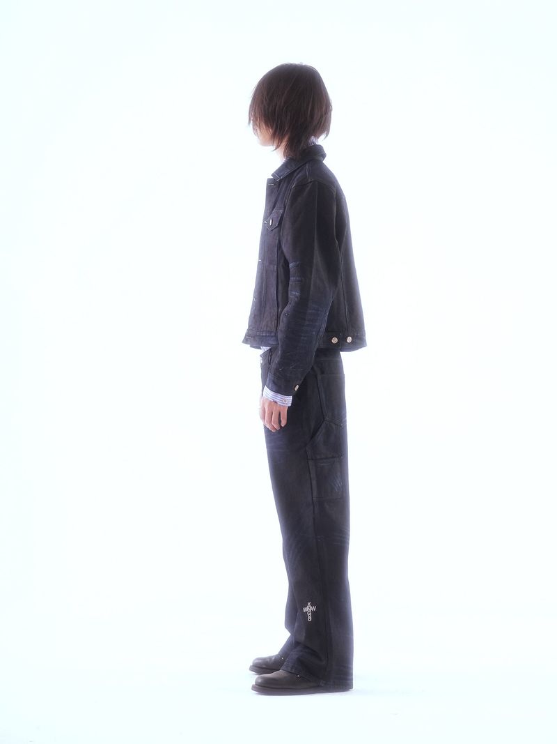 COATED KNIFE-SCRAPED HAND-WIPED DISTRESSED BOOTCUT JEANS