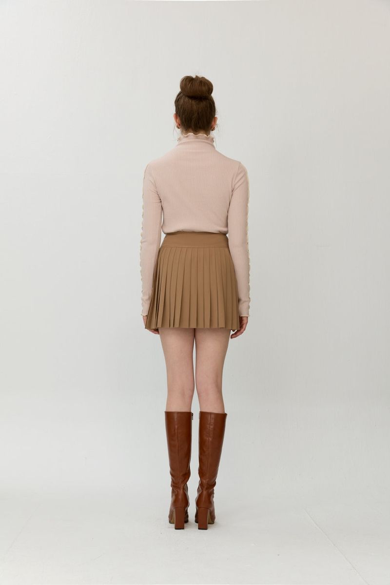 Wide band skirt