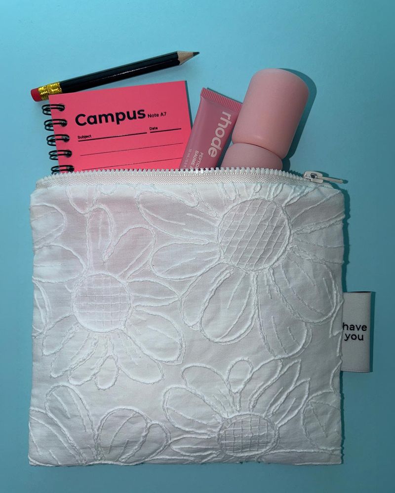HAVE YOU EVER（ハヴユーエバー）の「Sunflower thread square pouch - white（Accessories）」