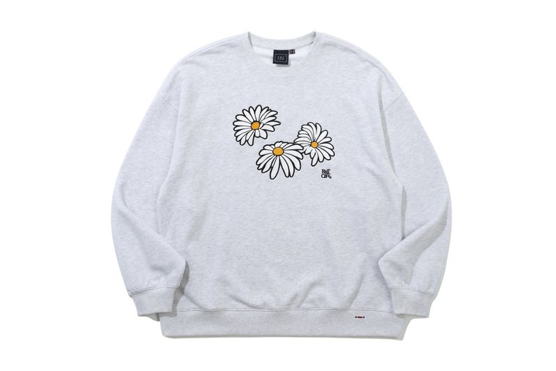 TRIPLE DAISY CREWNECK