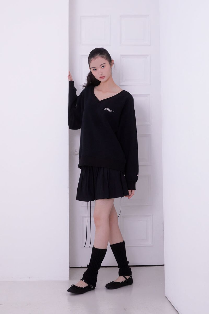 Lettering Deep V-Neck Sweatshirt (BLACK)