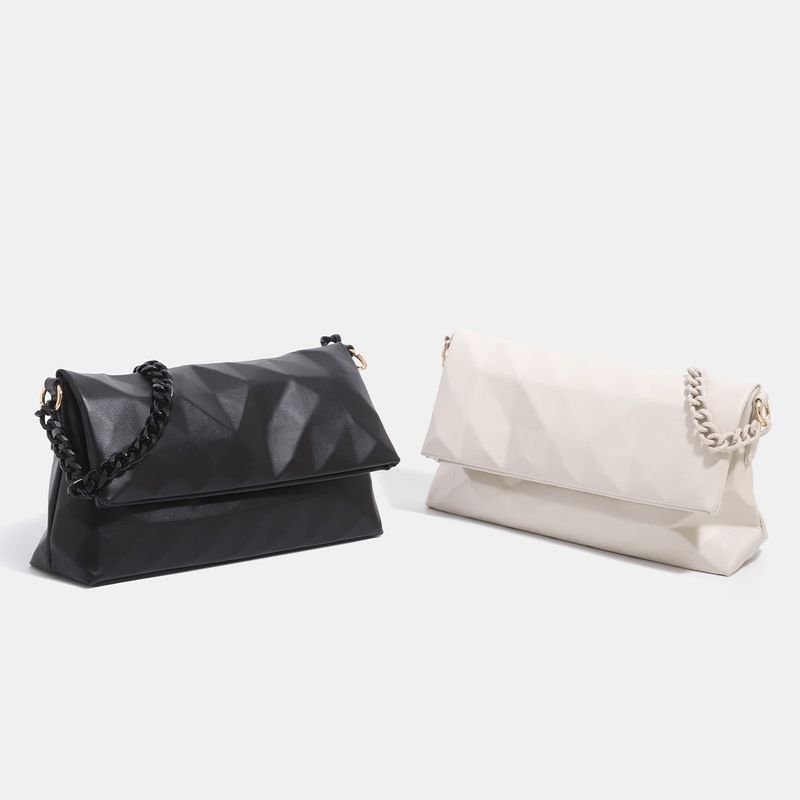 La mode MAQI（ラ モード マキ）の「Geometric Pleated Quilted Chain Bag（Bags）」