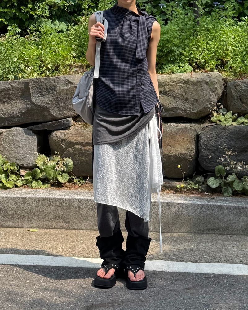 CHECK SLEEVELESS SHIRT