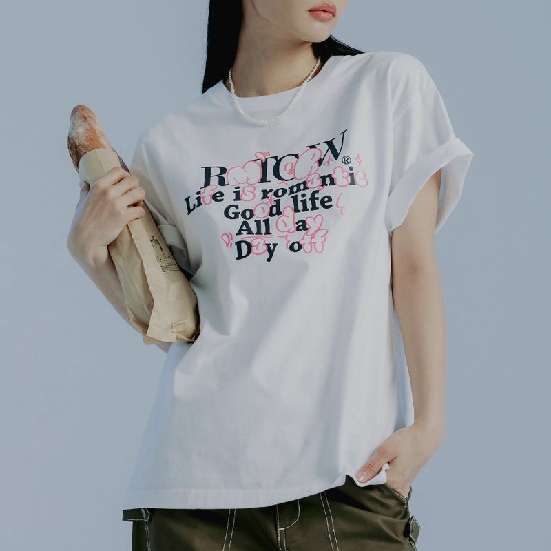 ROMANTIC CROWN(ロマンティッククラウン)の「CHUBBY LOGO TEE SHIRT_WHITE(Tops)」
