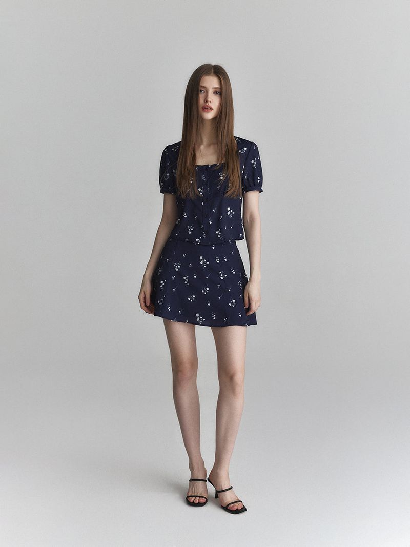 Floral square blouse (Ivory)