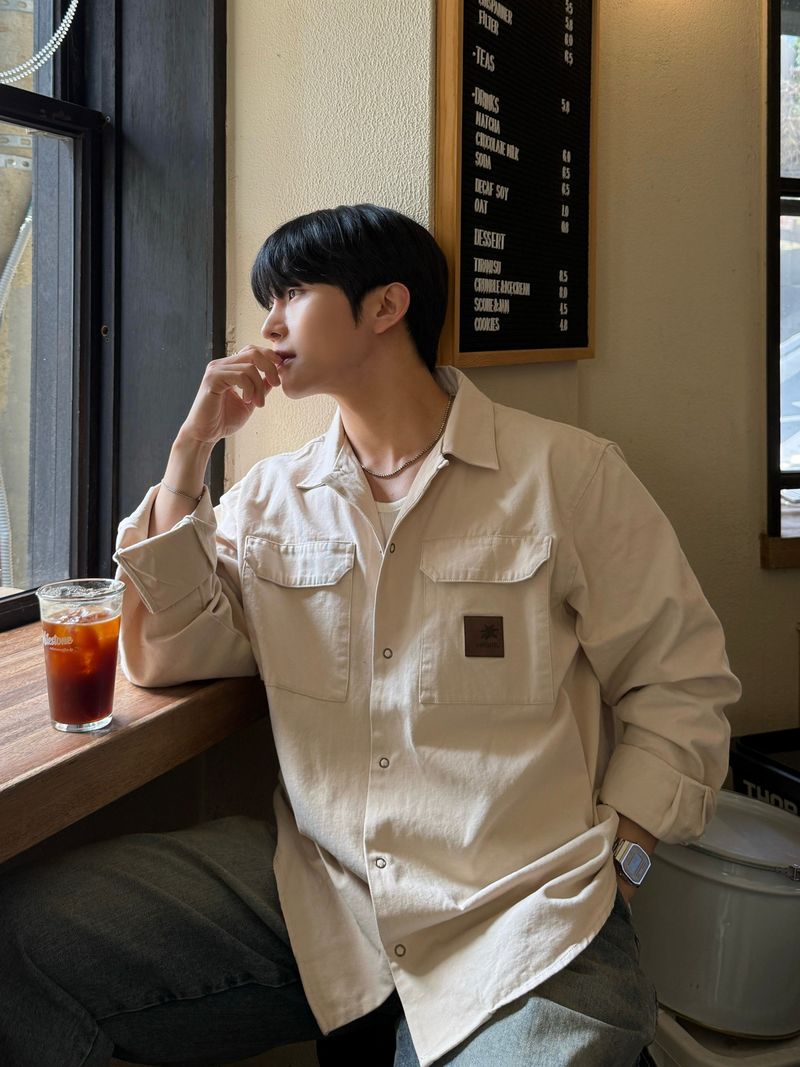 Double pocket patch shirt