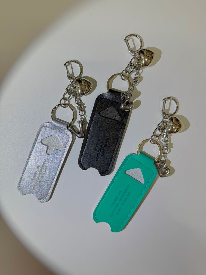 Good kisses initial lipbalm keychain (3color)