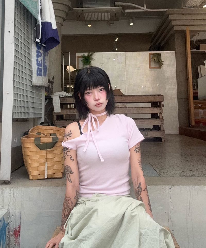 Off Shoulder Twist Half-Sleeve T-shirt Pink