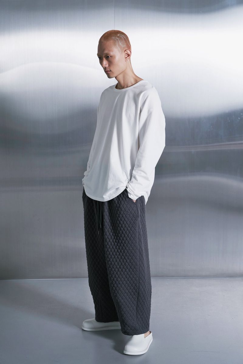 ESSENTIAL PLEAT U-NECK TEE (Off-White)