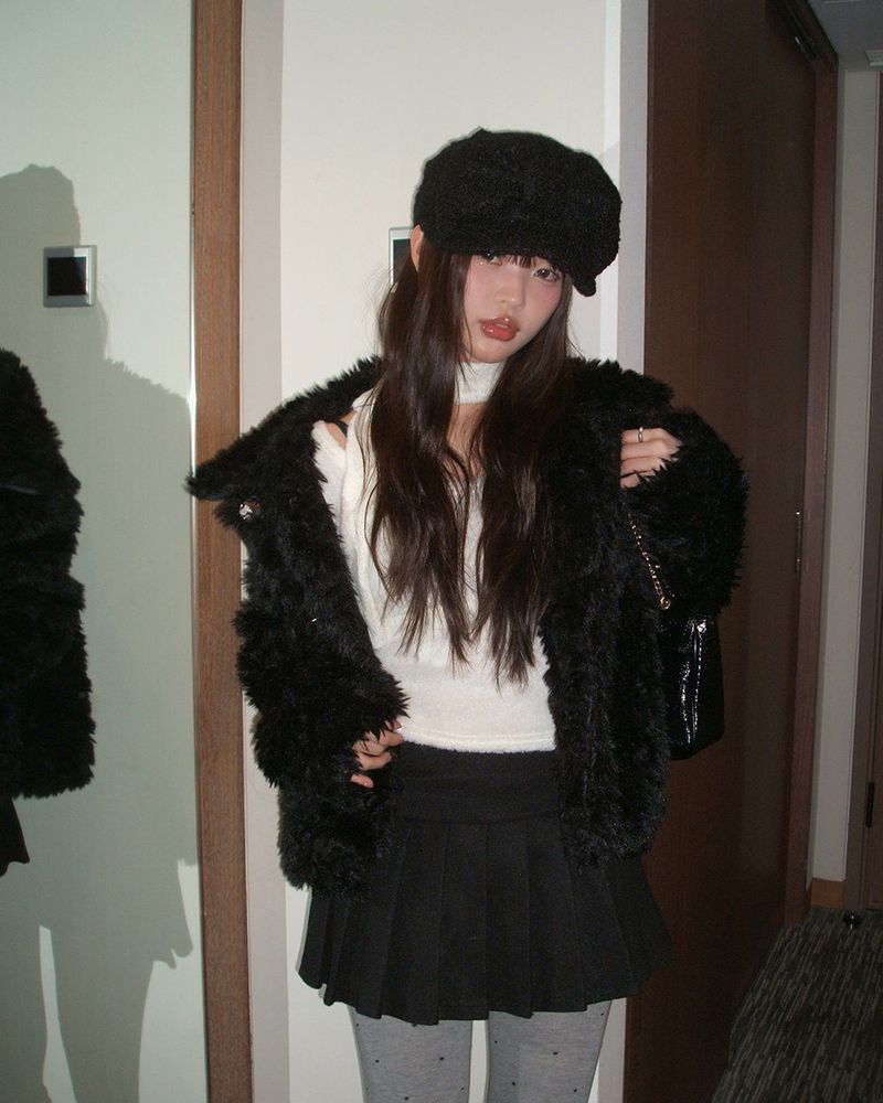 Teuni Pleated Wool Short Skirt