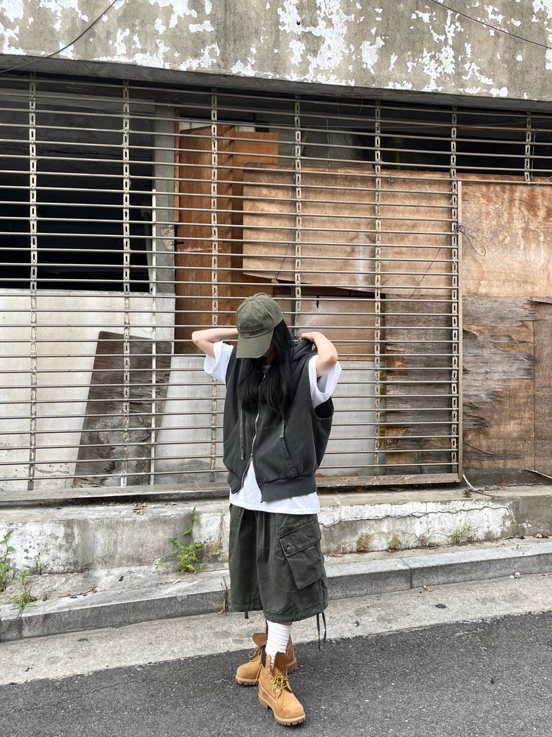 Leo Pigment Hooded Two-Way Vest