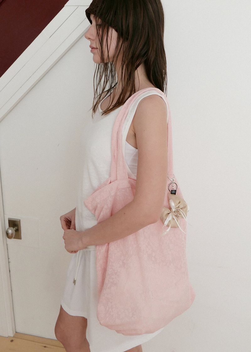 VOOR(ボル)の「Mesh Floral Shoulder Bag_Baby Pink(Bags)」