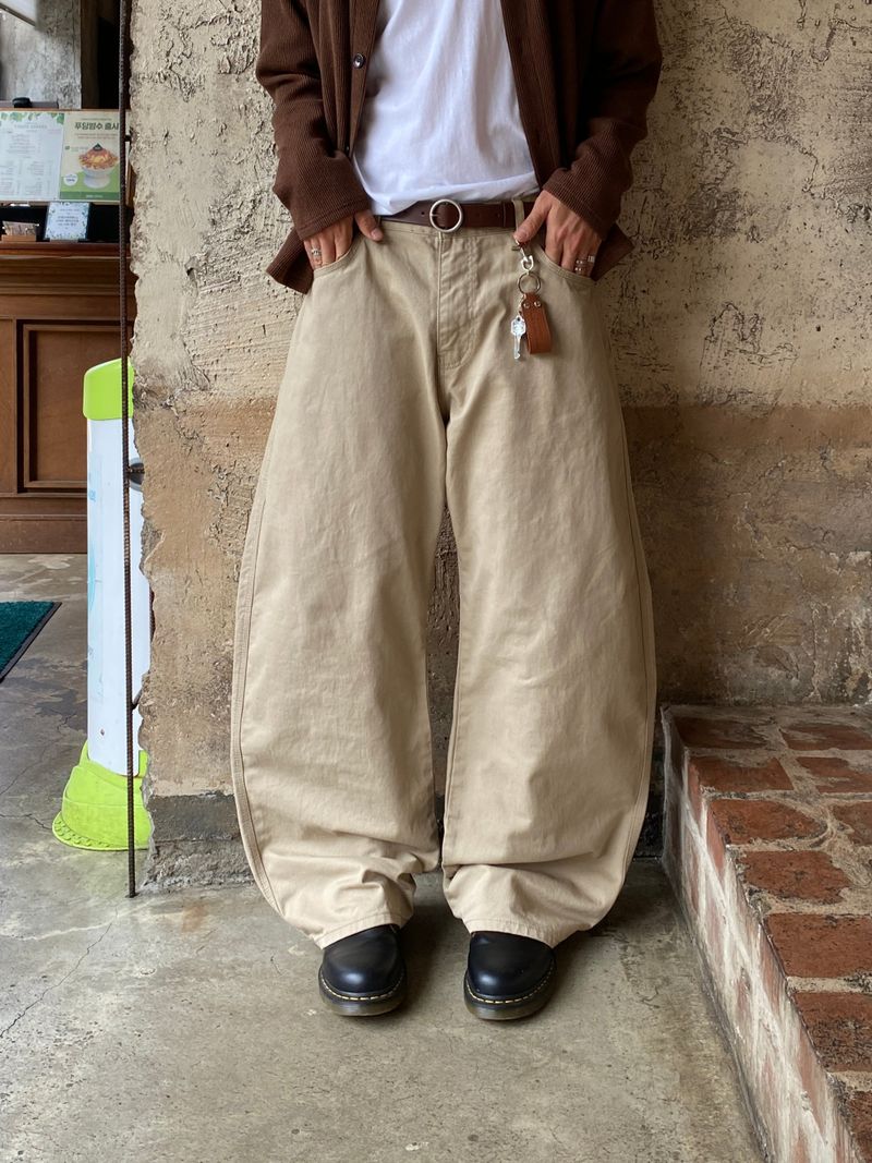 SSROOM（エスエスルーム）の「Sade Cotton Curved Pants 2C（Pants）」