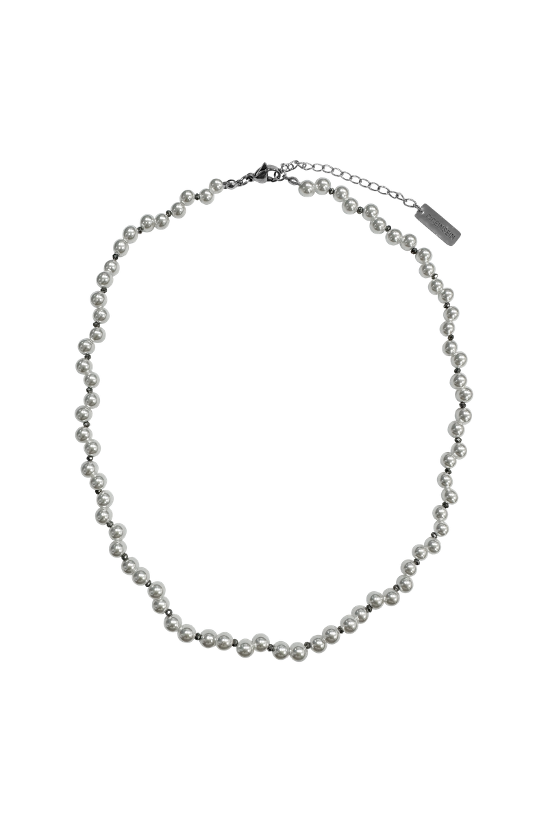 Wiggly pearl necklace