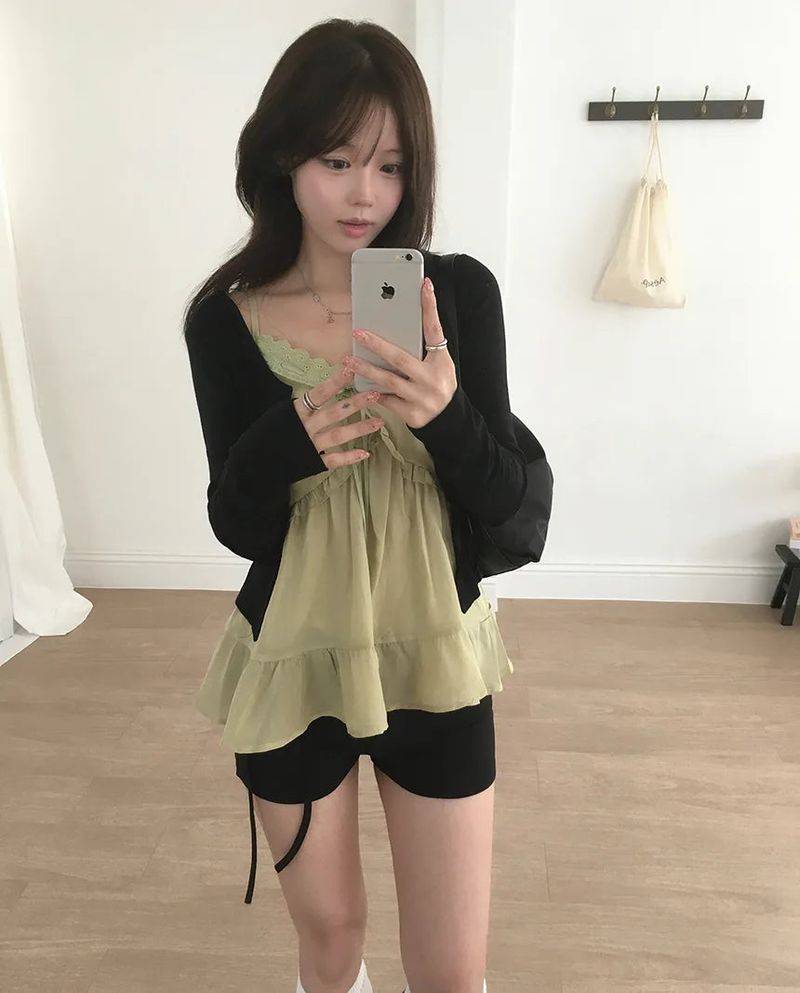 Frill Sleeveless Blouse (2 colors)
