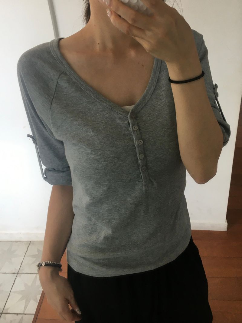 RITCORE（リットコア）の「Chloe Button Roll Up 3/4 sleeve 2-Way Vneck (5c)（Tops）」