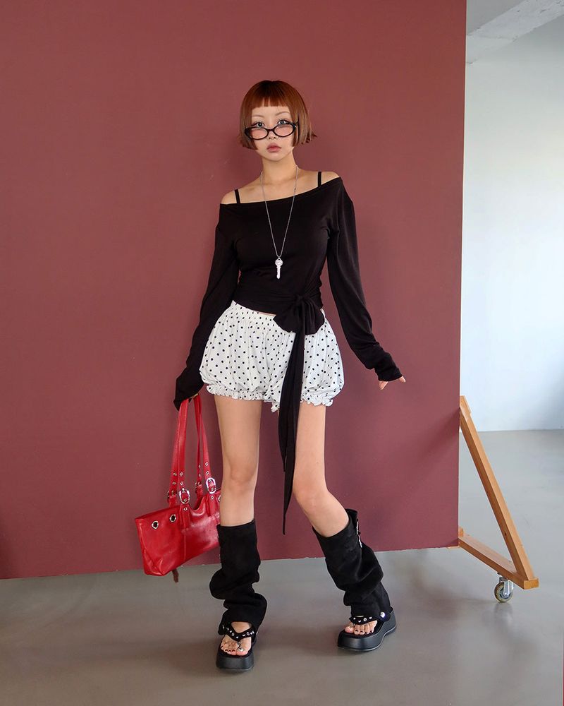 ribbon strap off-shoulder T-shirt