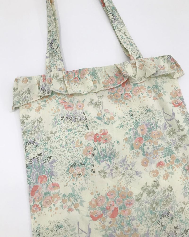Flor Frill Shoulder Bag  (1color)