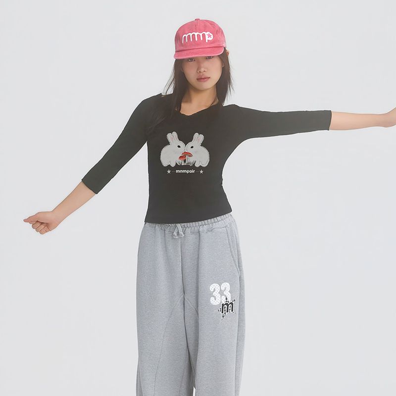 Rabbit Lace V-Neck Tee Black
