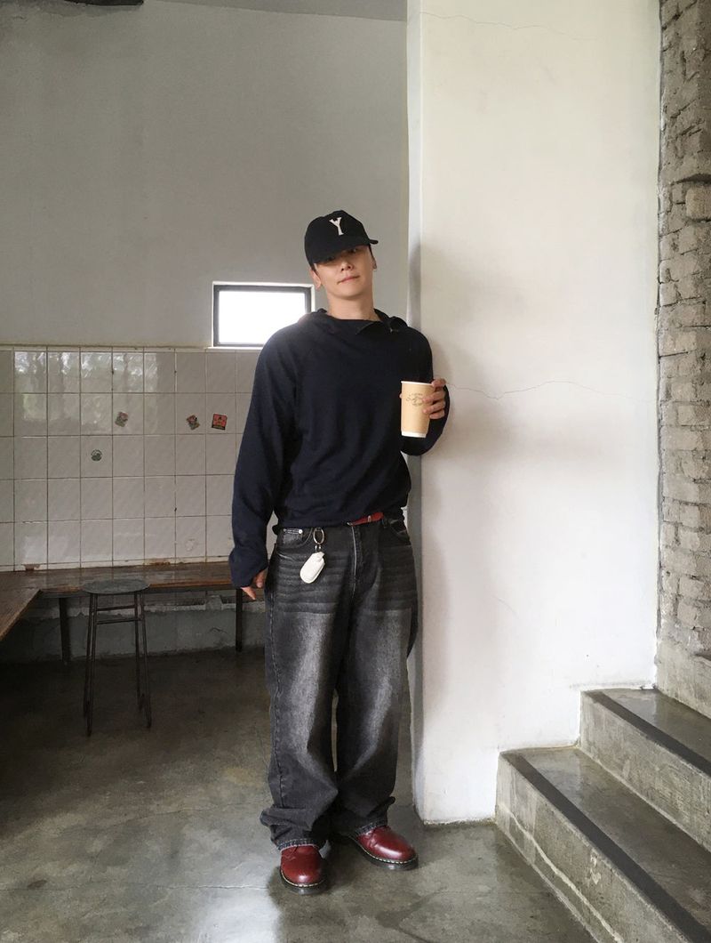 No.1861 crack SW black denim PT
