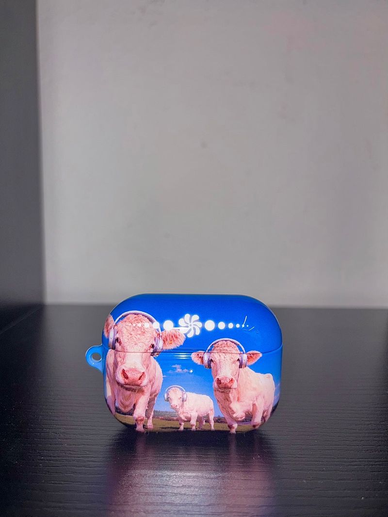 Furry Friends airpods case_Cow