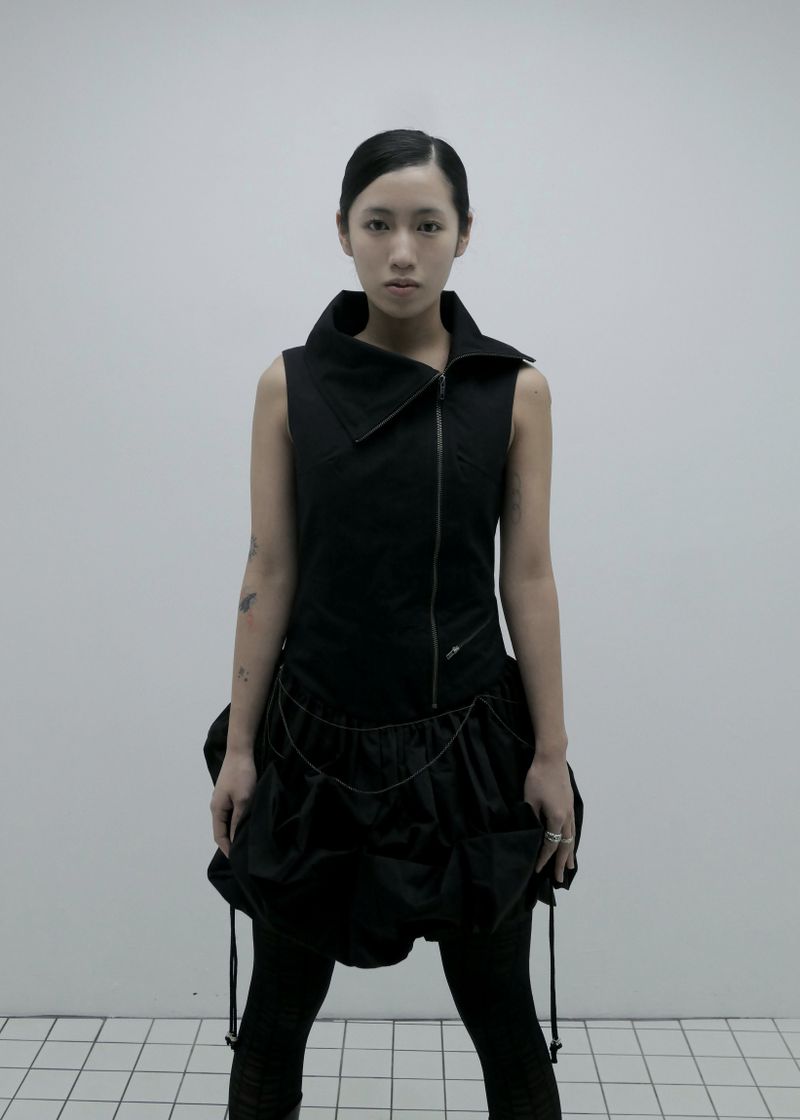 PASTER（ペースター）の「HIGHNECK UNBALANCED DRESS, BLACK（Dresses）」
