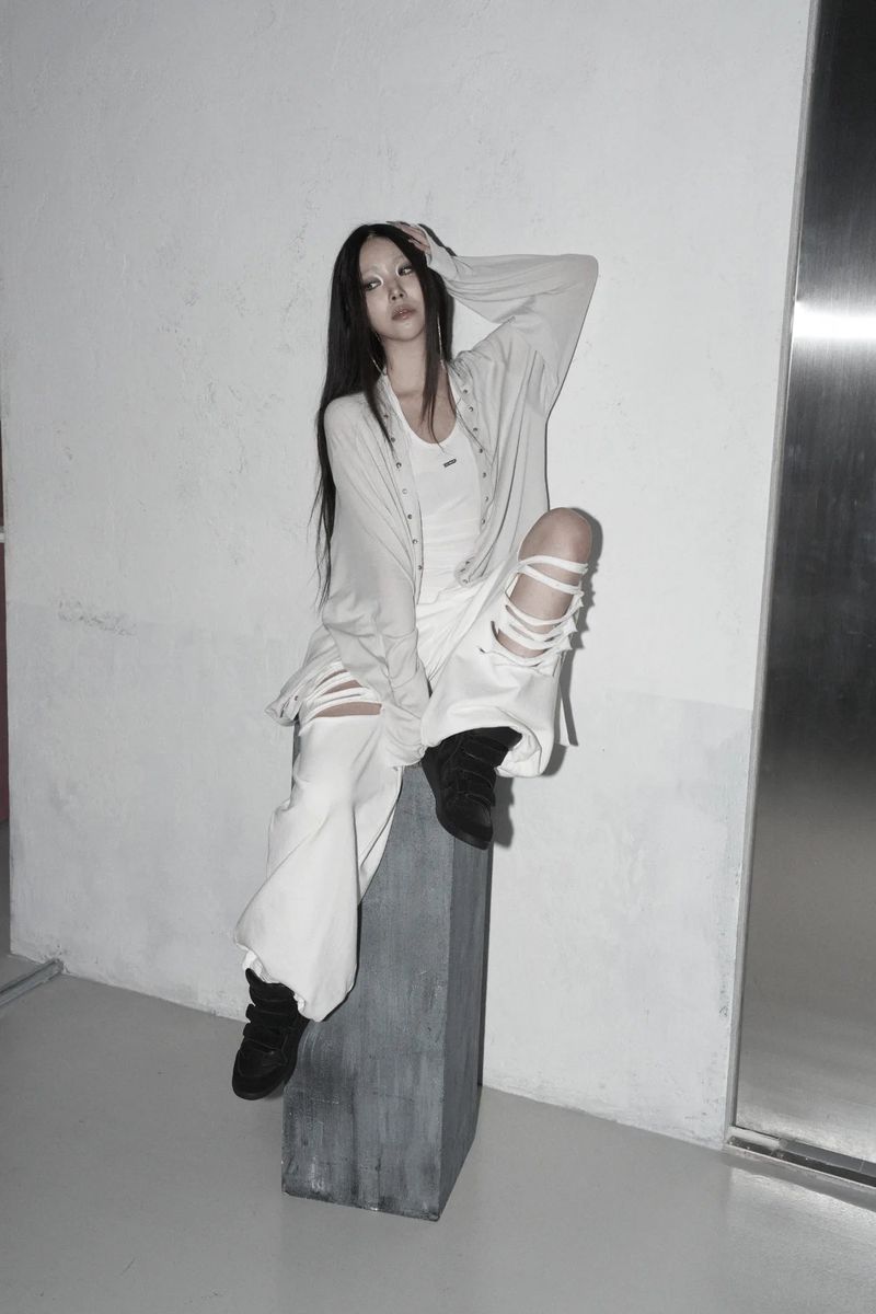 [label] hand-cut damage halterneck sleeveless (white)