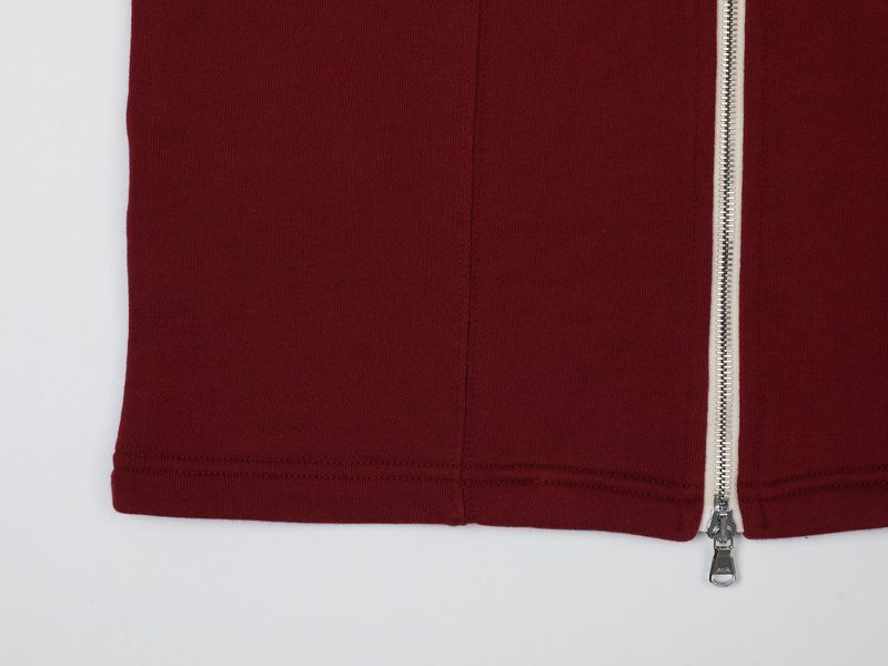 ROUND TWO WAY COLLAR ZIP (WINE RED)