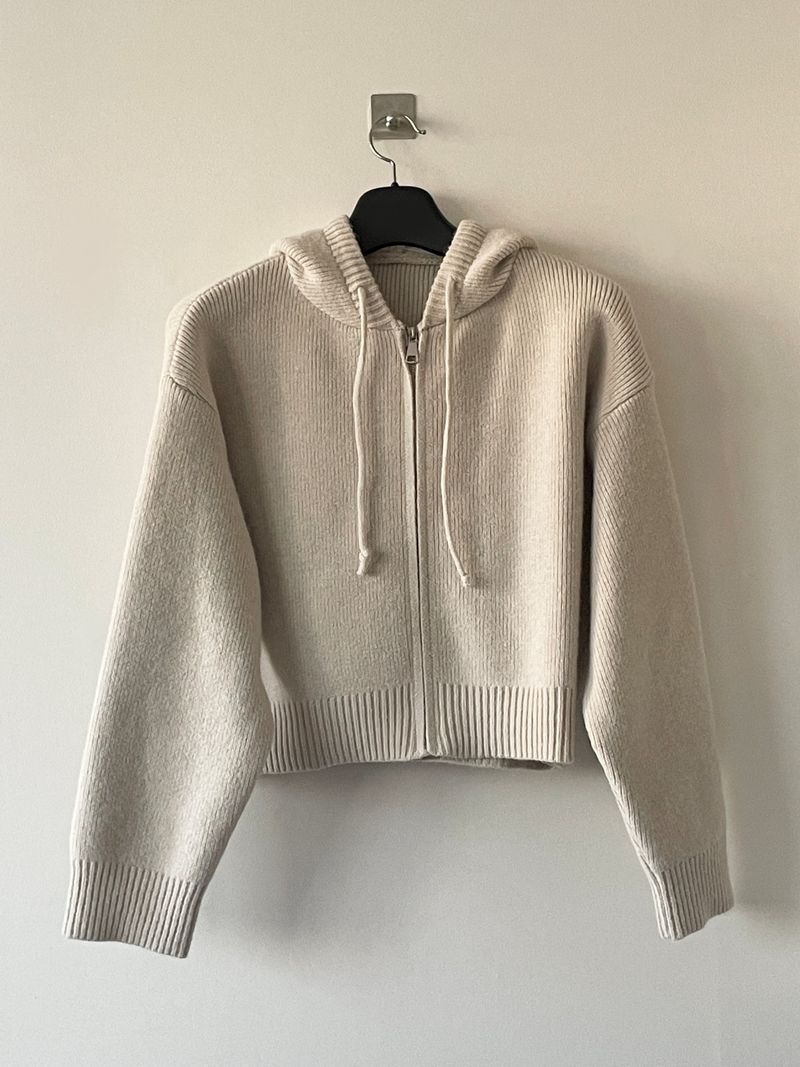 Chewy sweater hood zip up