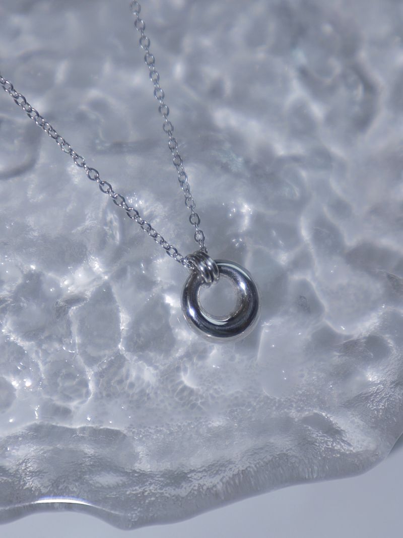 Donut pendant necklace