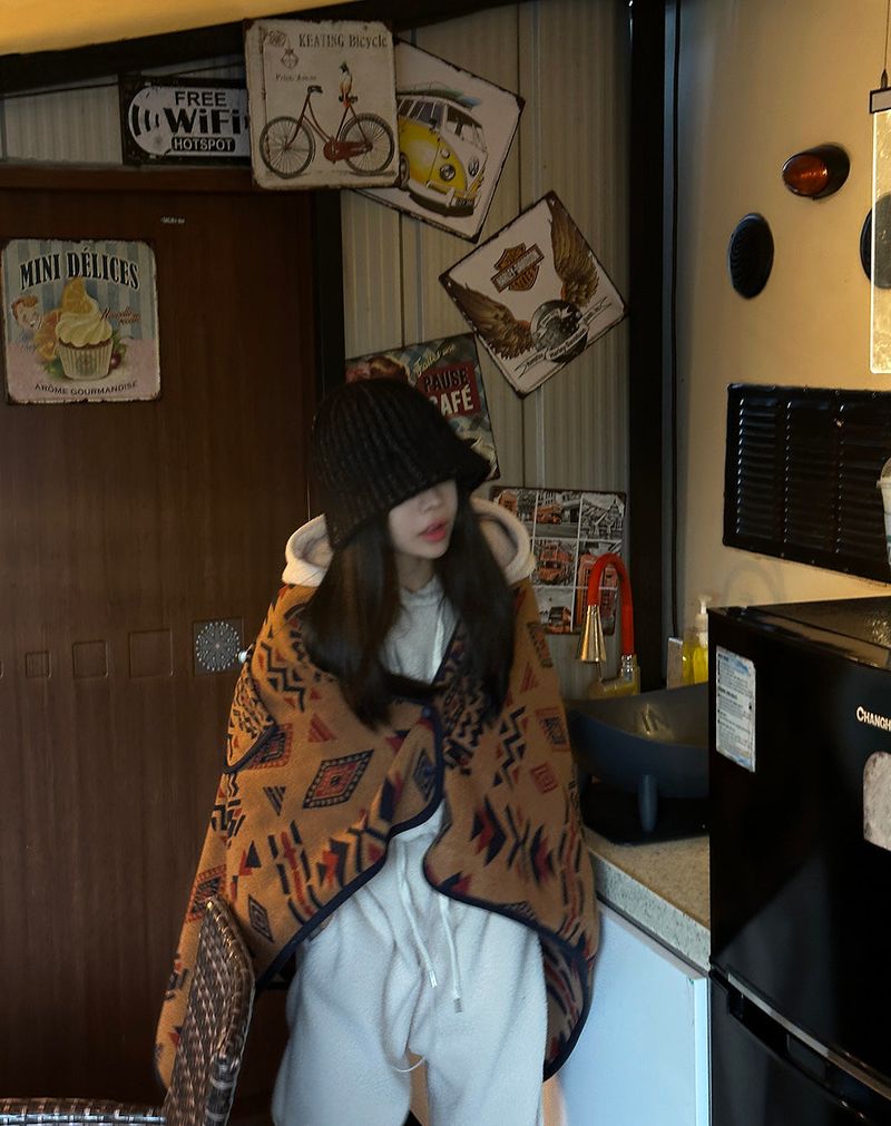 Two-tone beanie, bucket hat