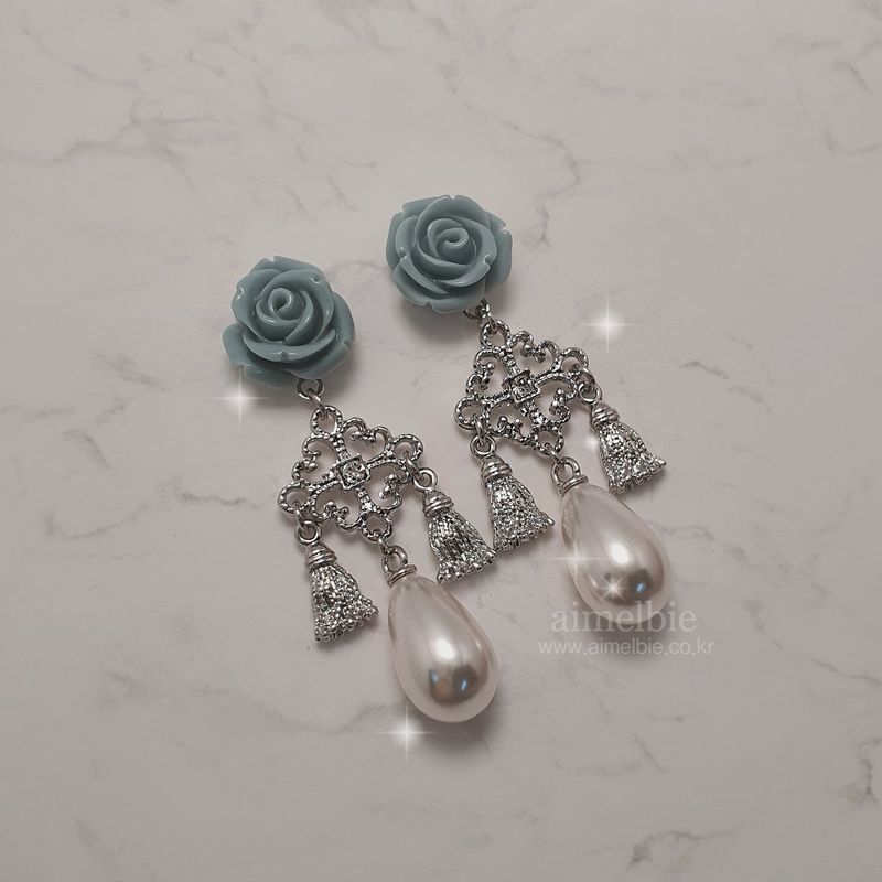 Mint Rose Chandelier Piercing
