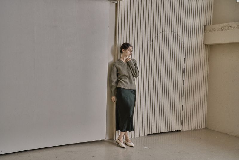 RIBBED V-KNIT TOP_L.GREEN