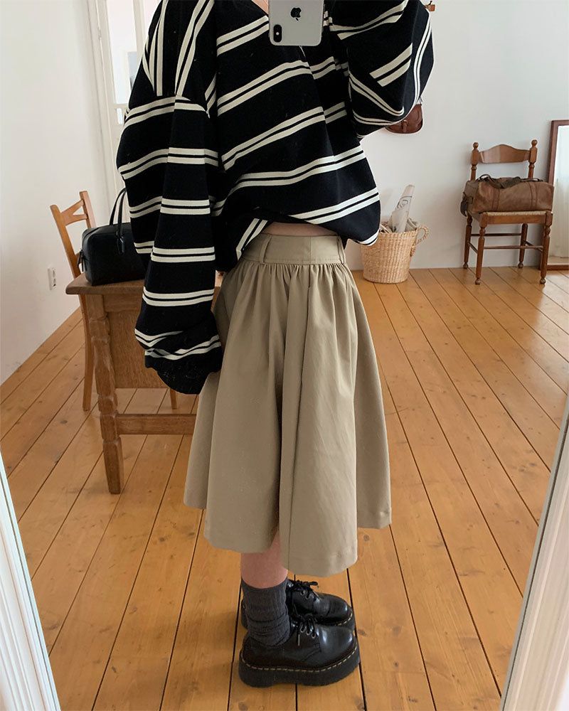 BEIDELLI（ベイデリー）の「[ORIGINAL] Bellow Off-Shoulder Patch Sweatshirt（Skirts）」