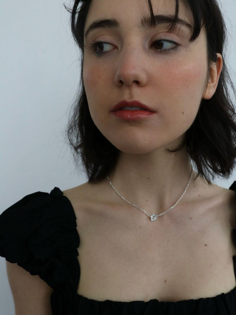 Flower toggle necklace / silver