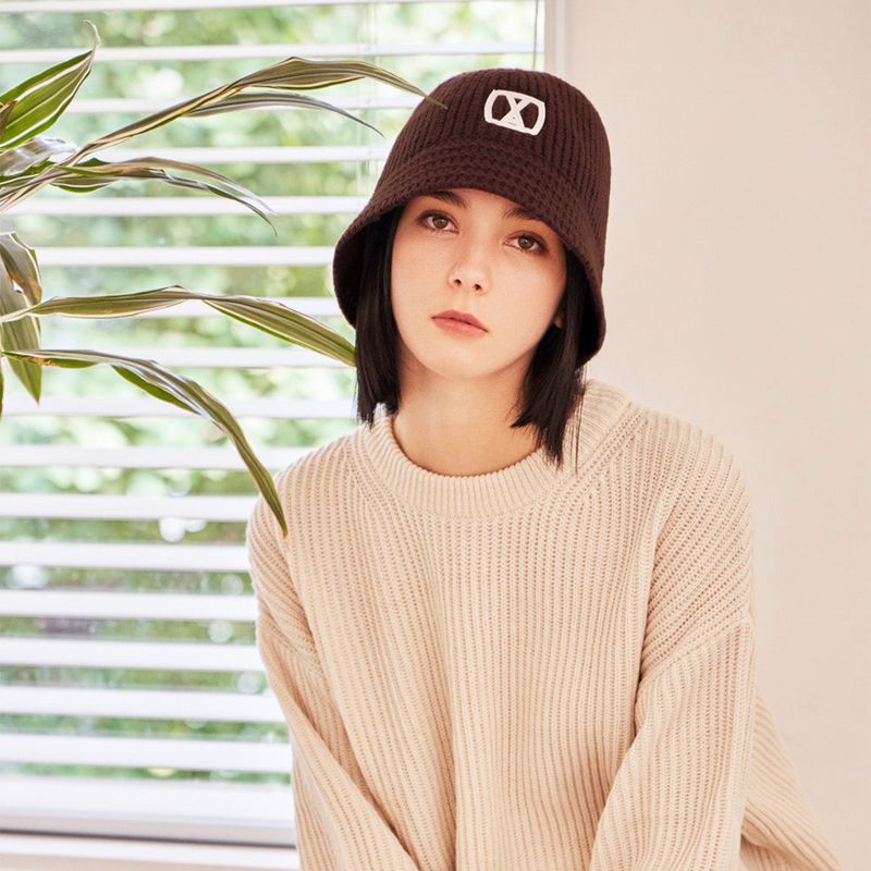 VA Square Applique Knit Bucket Hat / Brown