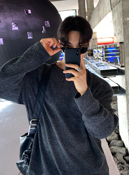 Izab Round Loose Fit Knit