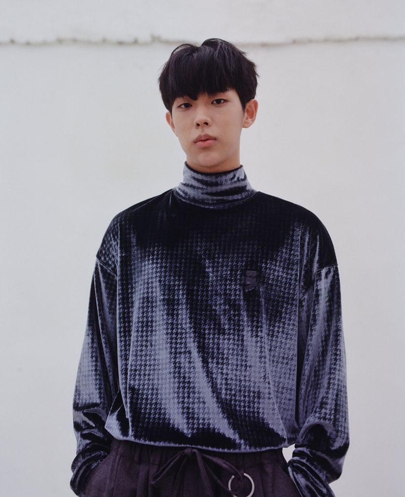 HOUNDS-TOOTH VELVET TURTLE-NECK TEE (Charcoal)