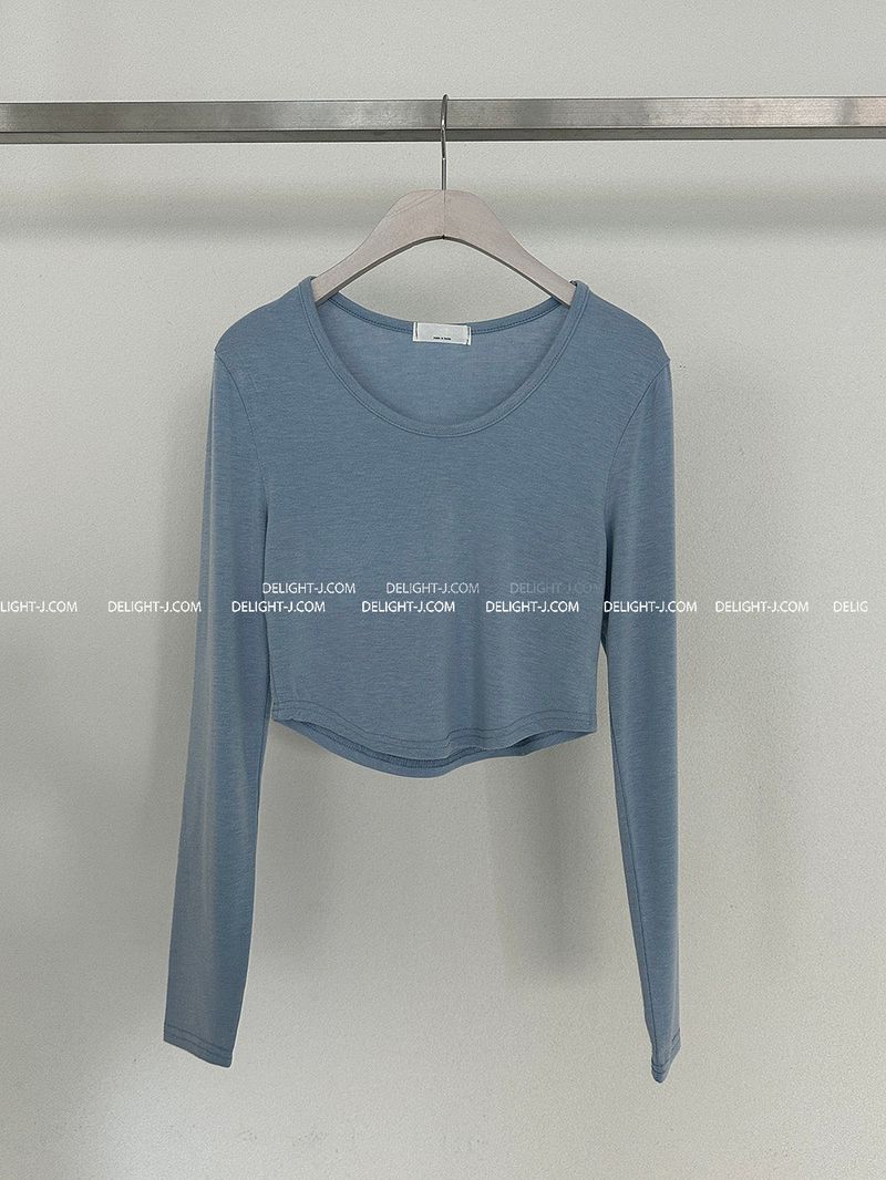 It's soft. A long-sleeved cropped shirt