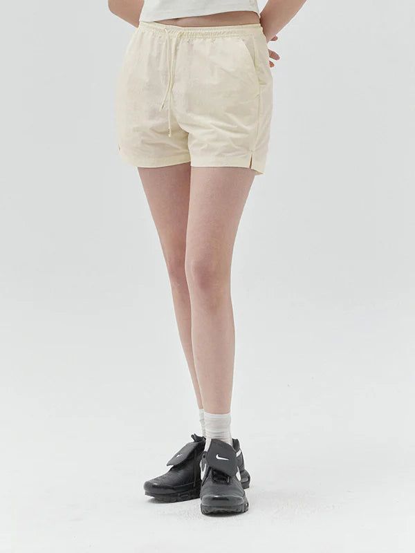 KIRSH（キルシー）の「KIRSH PLAIN ULTRALIGHT HALF PANTS - IVORY （Pants）」