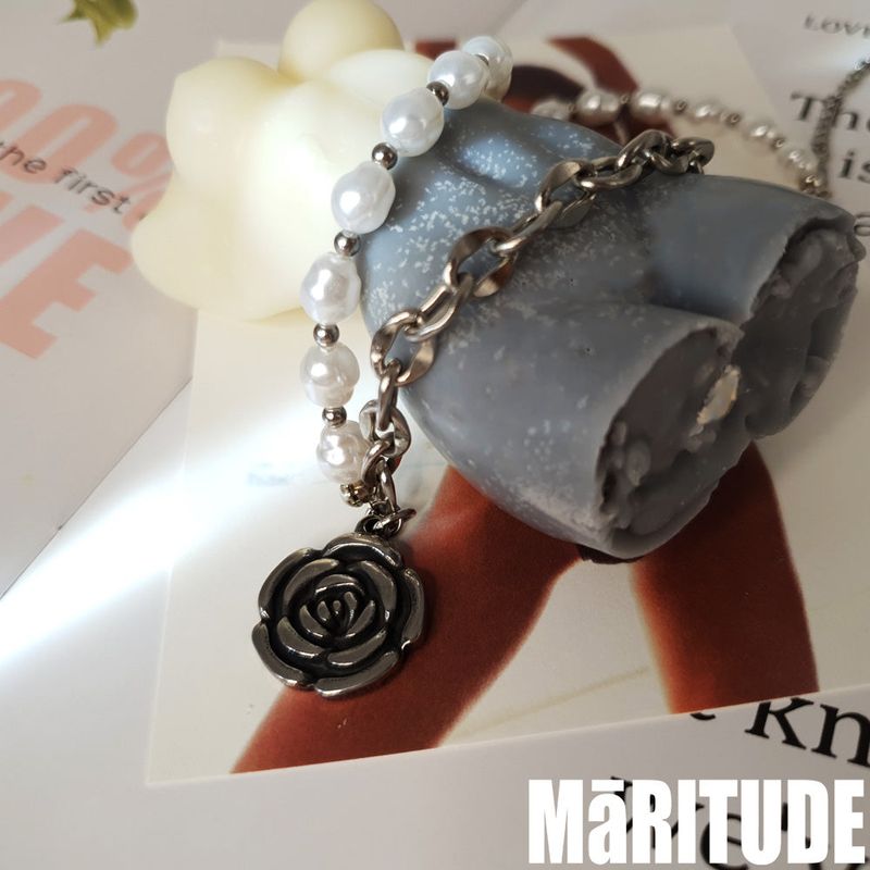 VINTAGE ROSE NECKLACE