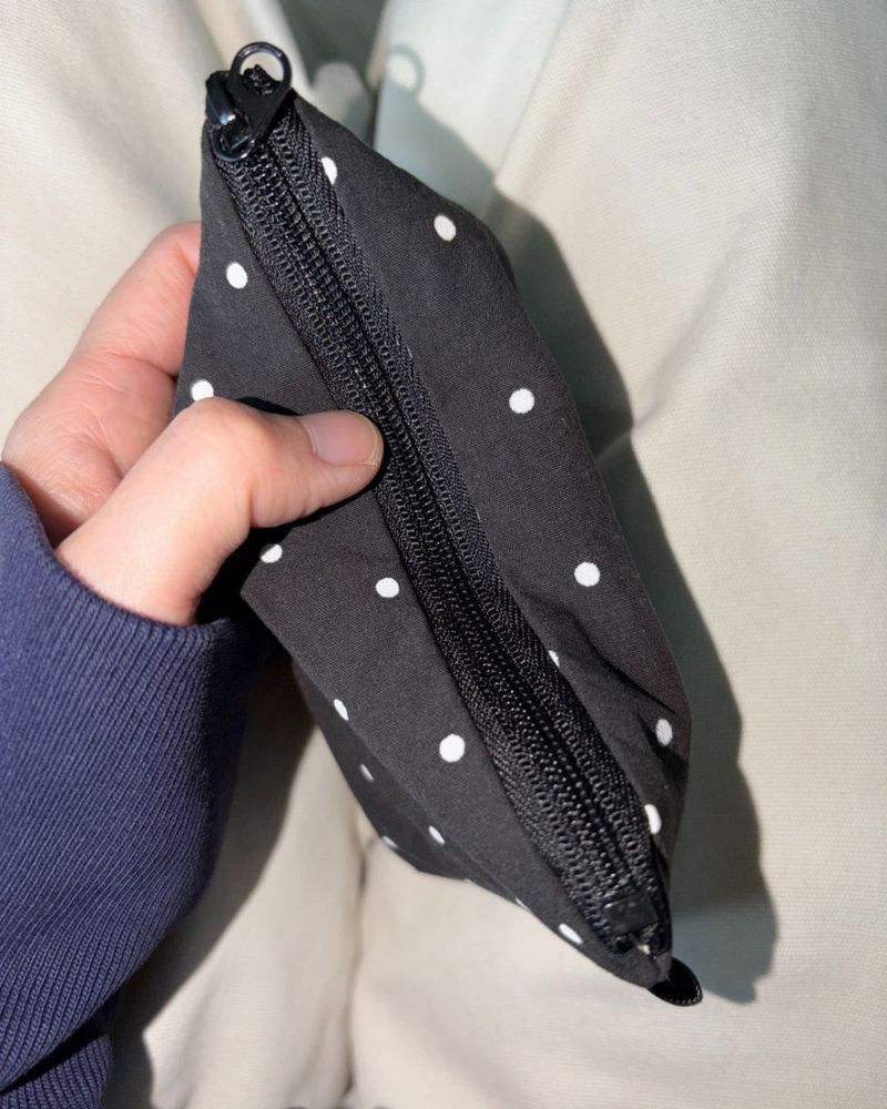 Baby dot flat pouch - black , M size
