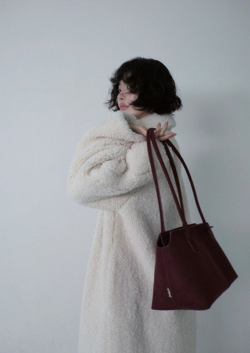PALEJADE（ペールジェイド）の「Basic Square Shoulder Bag - Suede（Bags）」