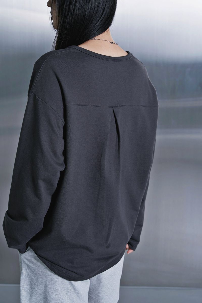 ESSENTIAL PLEAT U-NECK TEE (Charcoal)