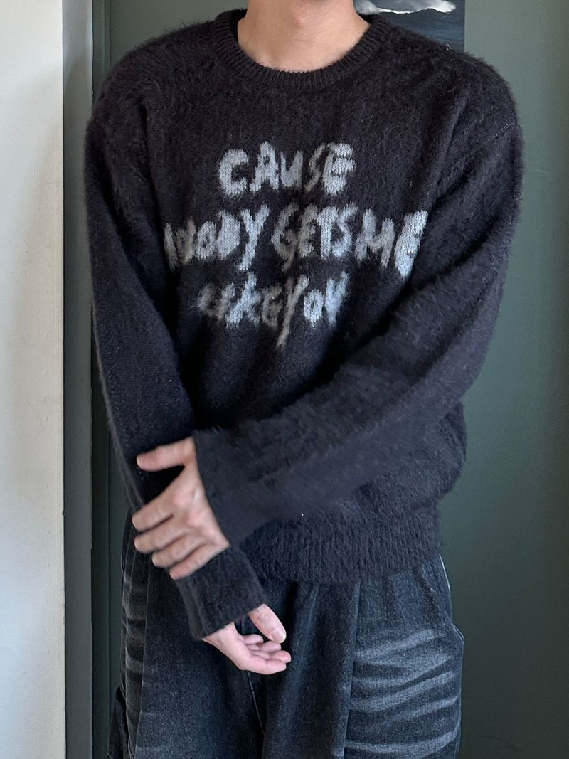 Curse Lettering Round Brush Knit