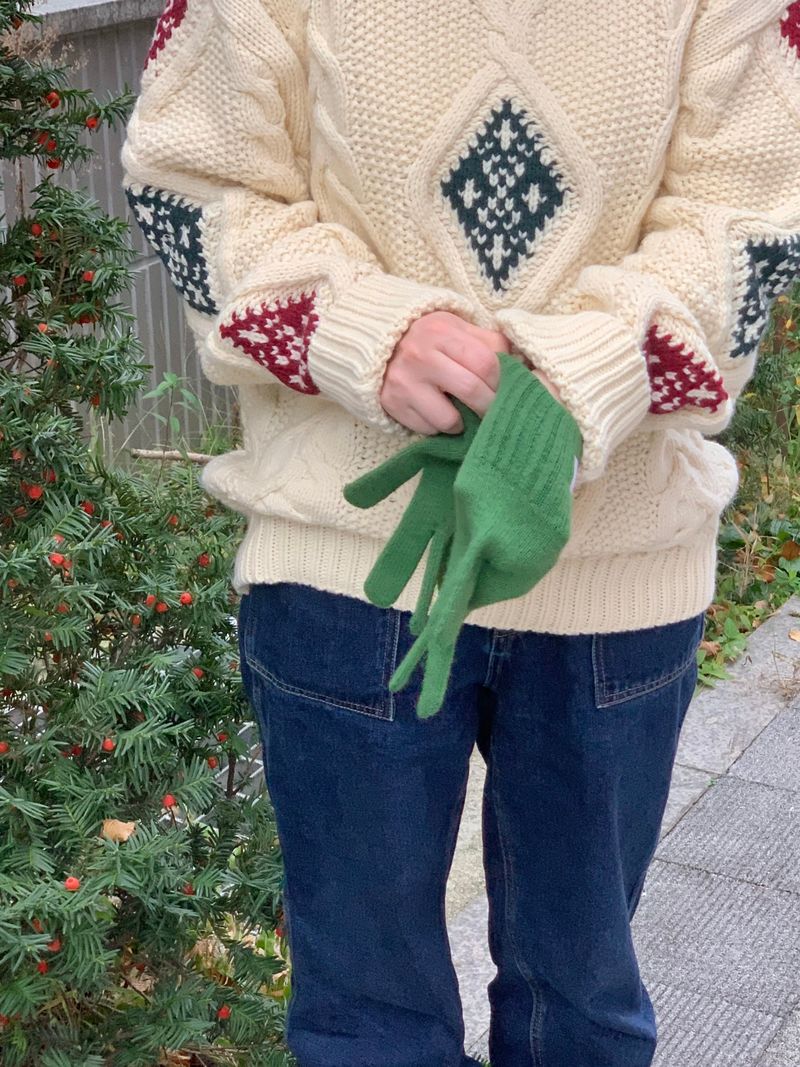 Let It Snow Label Gloves (Green)