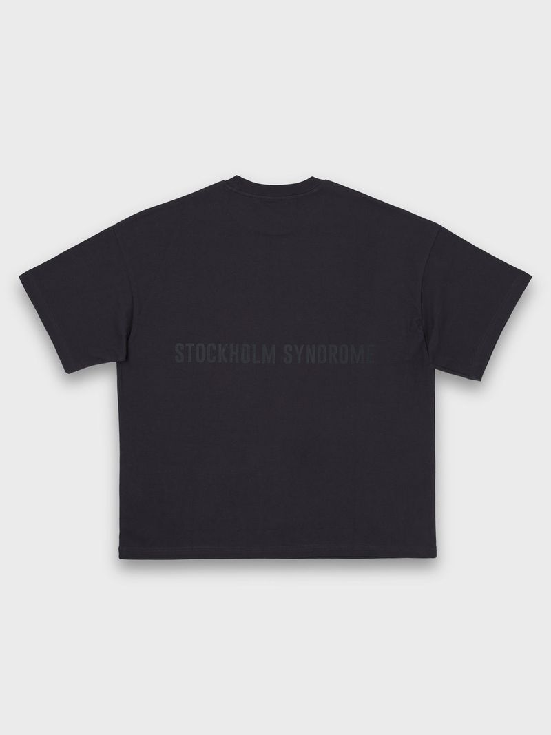 stockholm syndrome（ストックホルムシンドローム）の「バラクラバロゴTシャツ - チャコール（トップス）」