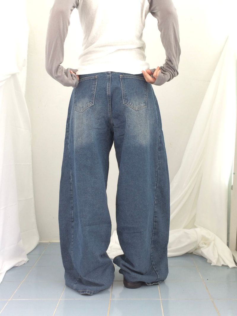 Curved incision balloon pants
