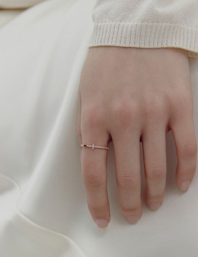 26SS★ Truly Essence 14K Cross Pave Ring