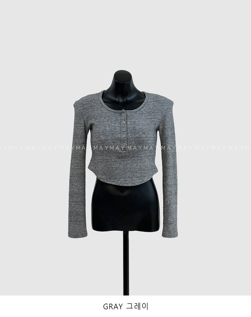 long-sleeved shirt with a U-neck